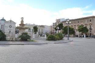Piazza XX Settembre con Palazzo Roberti-Alberotanza