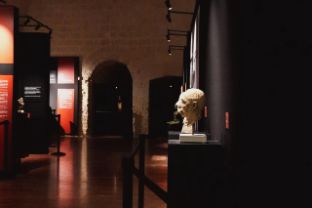 altra foto dell'interno della mostra