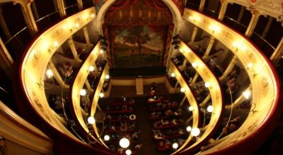 foto dell'interno del teatro comunale di mola di bari
